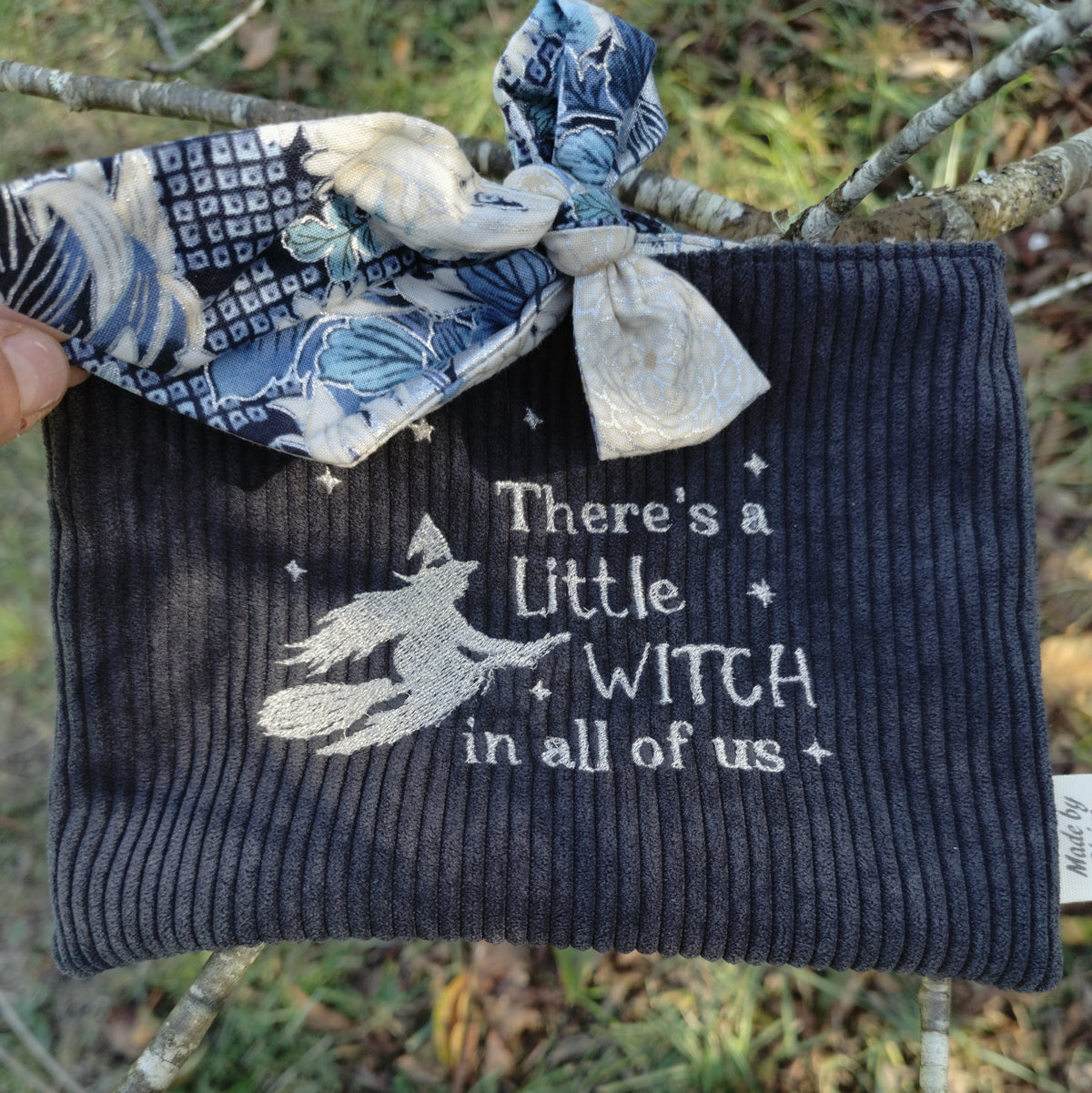 Pochette a livre de Poche "There's a little witch in all of us"