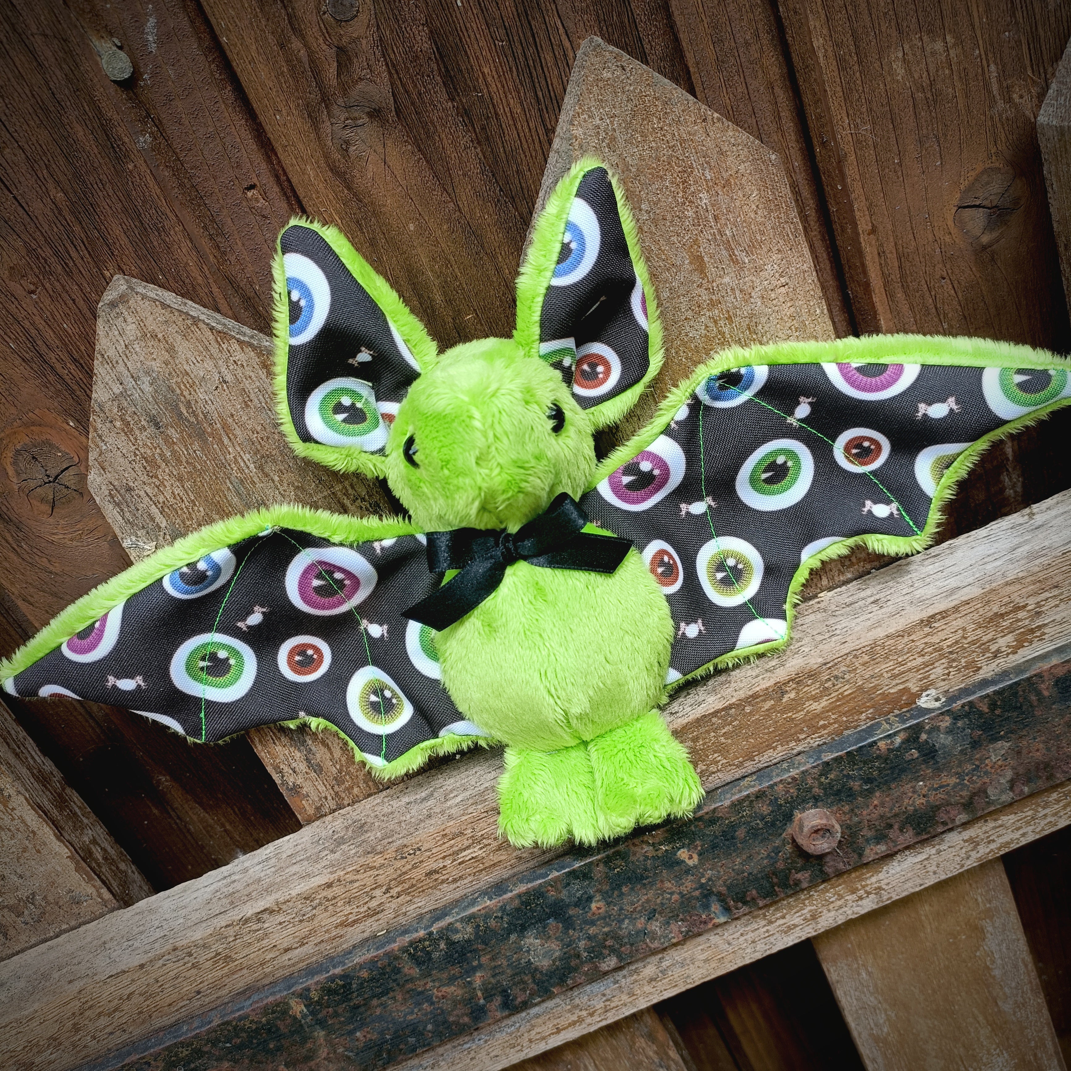 Peluche chauve souris Oeil d'halloween vert