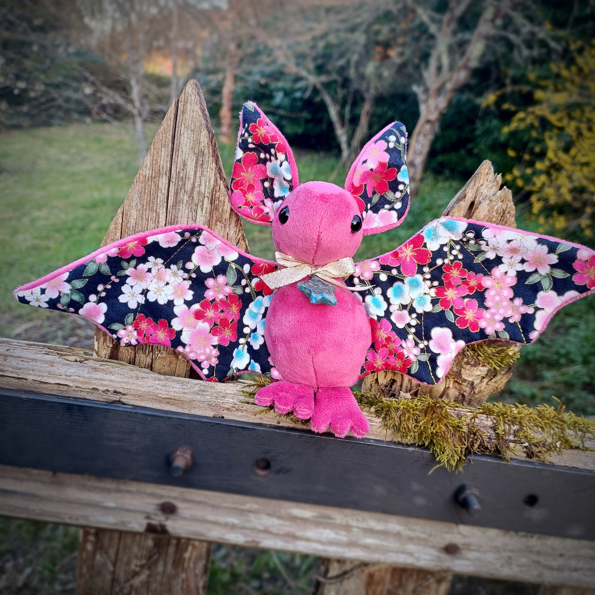 Peluche chauve souris Fleurs japonaise rose