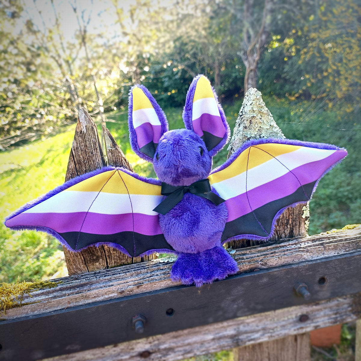 Peluche chauve souris Non binaire